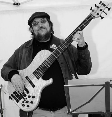 Hans Bill, E-Bass, E-Gitarre